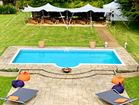 Stretch tent for a wedding